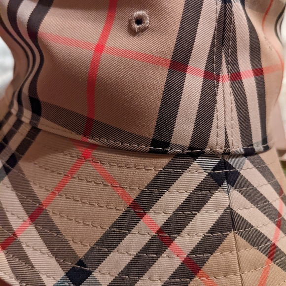 Burberry Bucket Hat - Picture 8 of 9